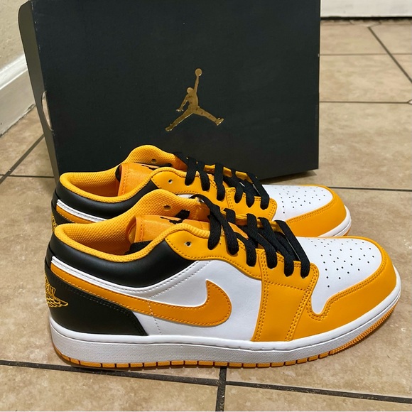 Men’s AIR JORDAN 1 LOW - Picture 1 of 8